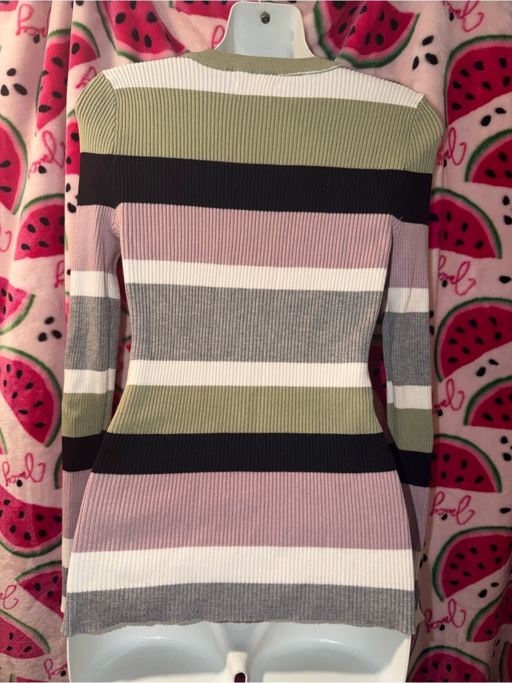 🩶💚 Striped Rib-Knit Sweater - Picture 4 of 5